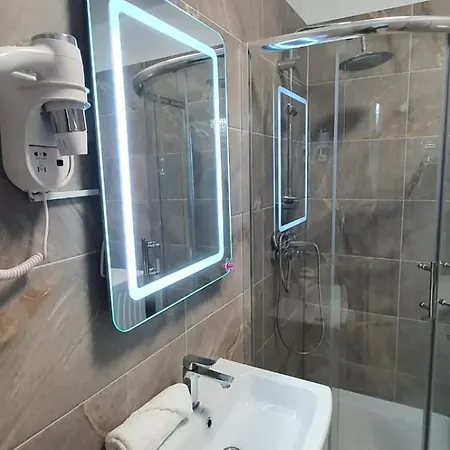 Bell Marina & Spa Cu Piscina Interioara Incalzita Sauna Jacuzzi Gym *